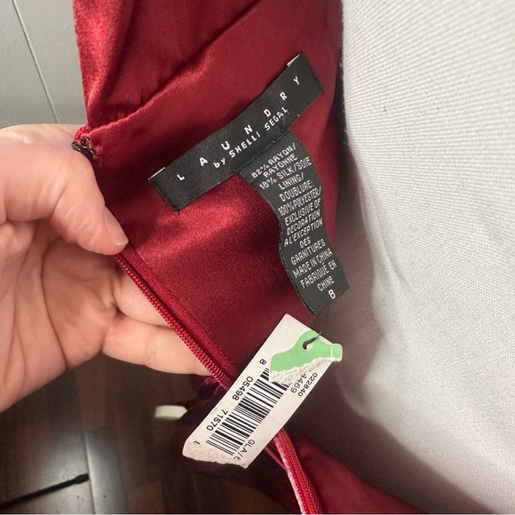 Laundry by Shelli Segal Red Velvet Gown | Size 8 | Crystal Brooch Detail | NWT - Picture 6 of 6